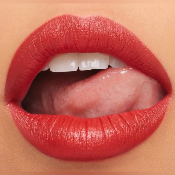 New “Chili” MACximal silky matte lipstick - Picture 5 of 8